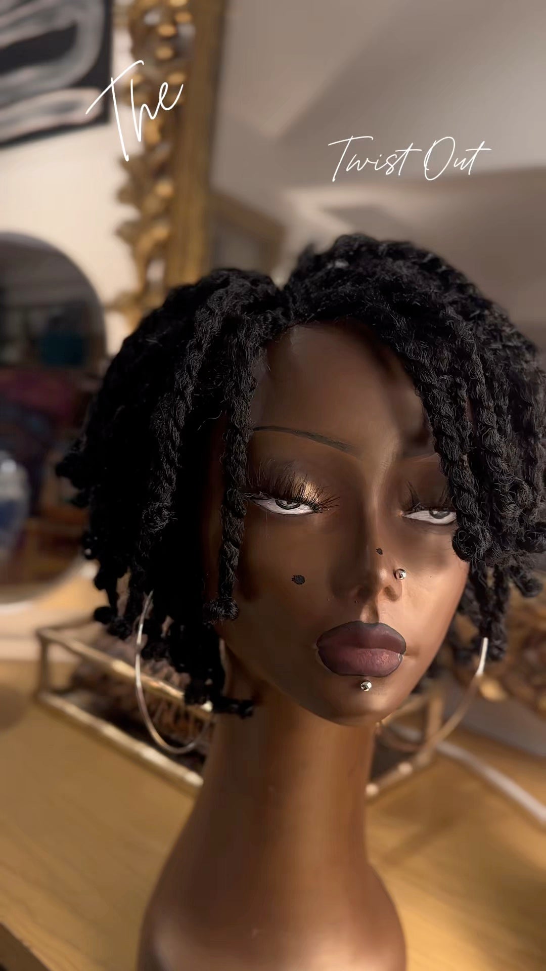 The FINGERCOMBER TWIST-OUT styling unit