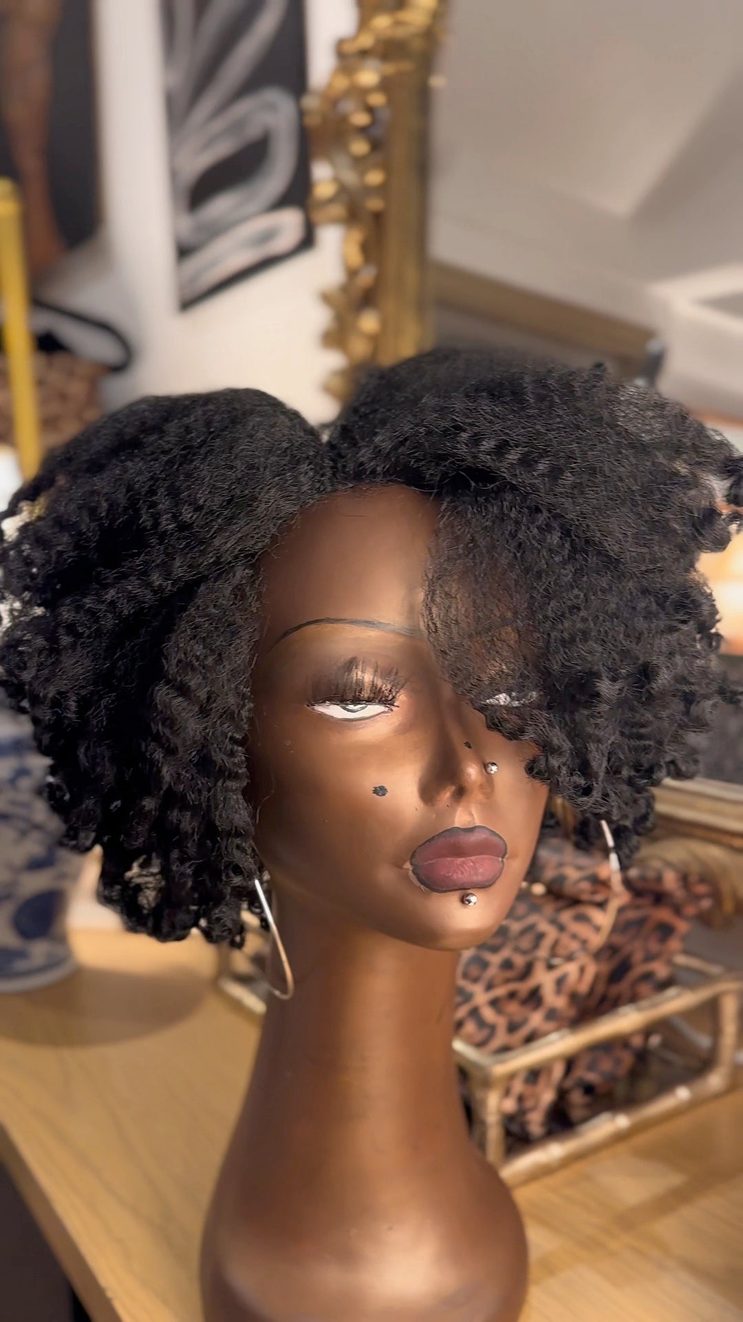 The FINGERCOMBER TWIST-OUT styling unit