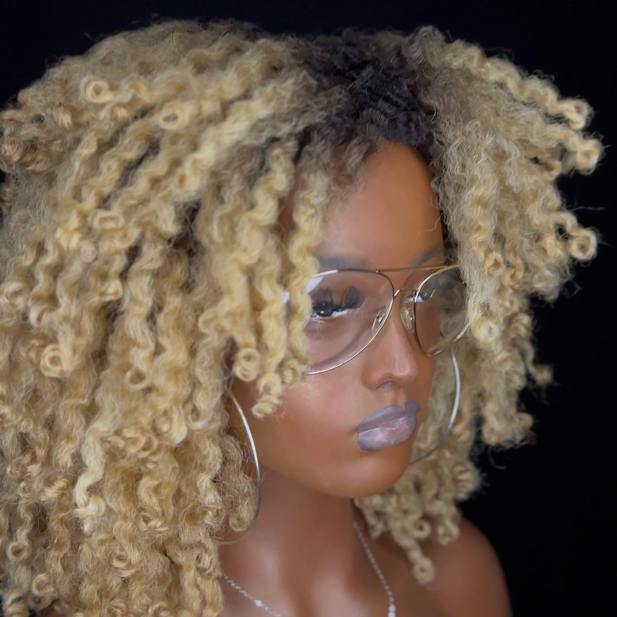 The FINGERCOMBER TWIST-IN/TWIST-OUT Styling Unit - Almost Reisling