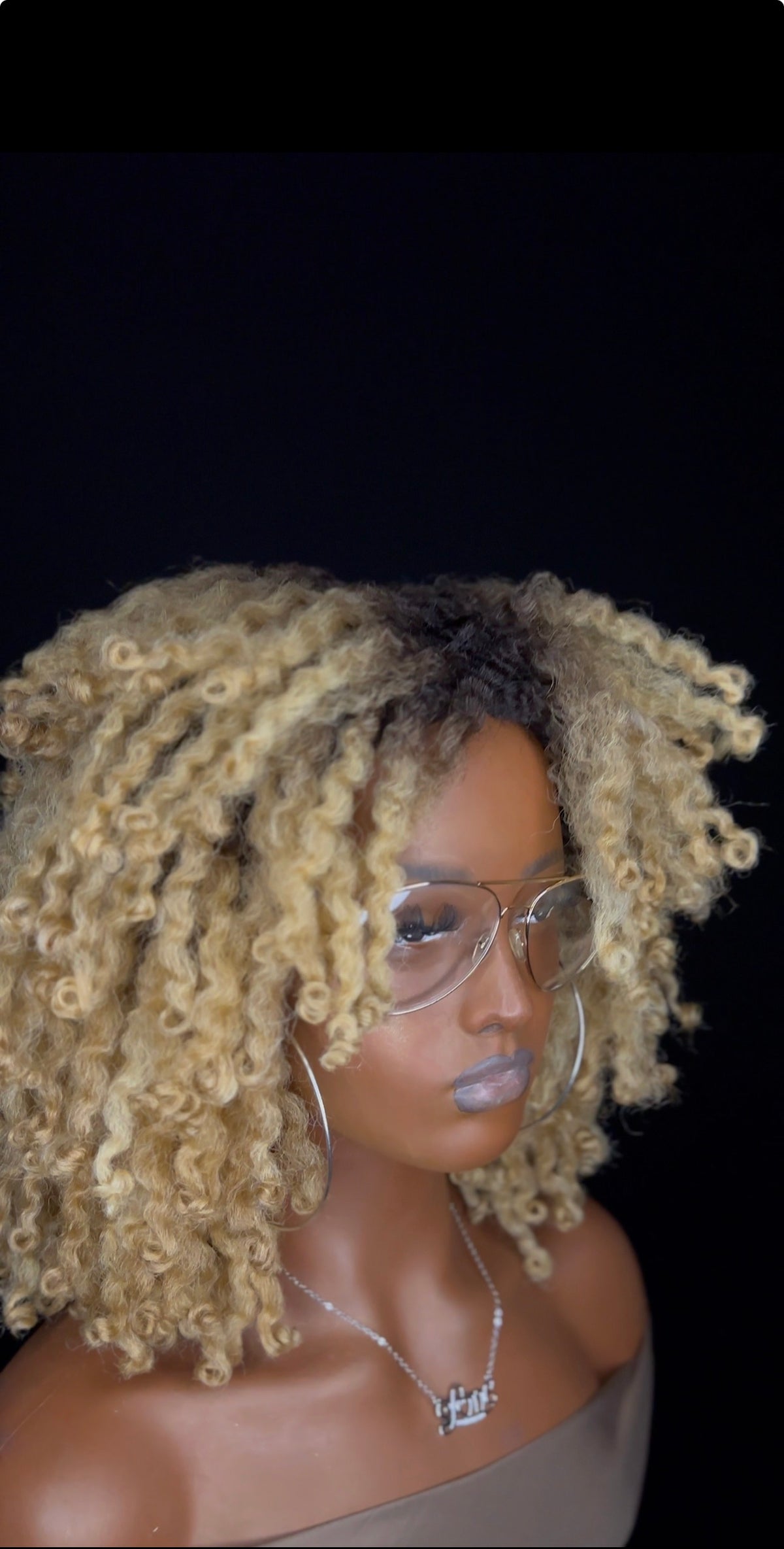 The FINGERCOMBER TWIST-IN/TWIST-OUT Styling Unit - Almost Reisling